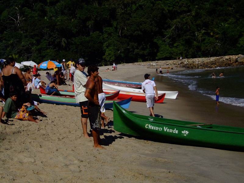 Fotos de Regata de canoas. Foto numero 3798375059. Fotografia da Pousada Pe na Areia, que fica em Boicucanga, próximo a Maresias, Litoral Norte de Sao Paulo (SP).