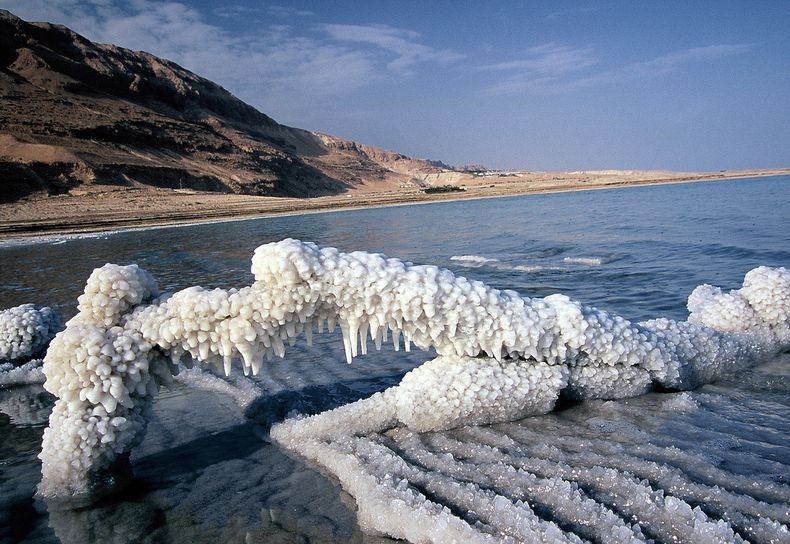 الترسبات الملحية في البحر الميت بأشكال مدهشة ومذهلة Dead-sea-salt-crystals-8%25255B2%25255D