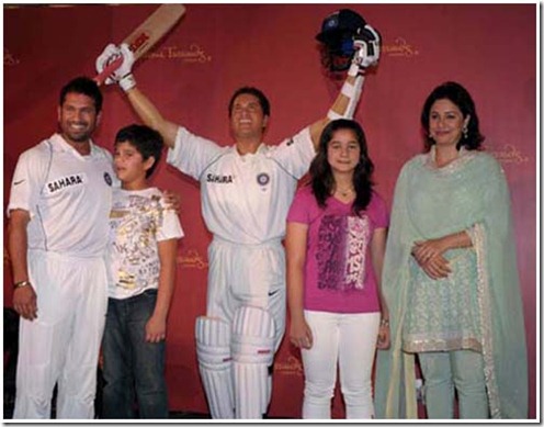 Word Cricket Master Sachin family album wallpers - sachin wax figure wallpers