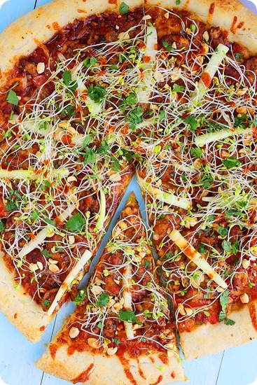 Thai Chicken Pizza – Fun, flavorful Thai pizza with easy to find ingredients and savory spicy-sweet flavors! | thecomfortofcooking.com