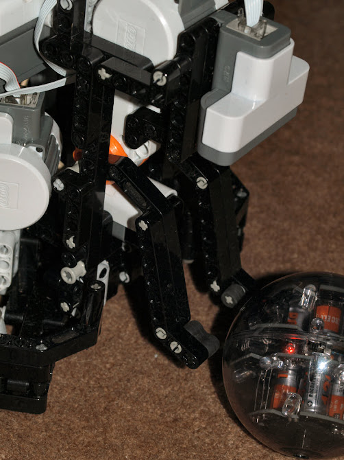 LEGO Mindstorms NXT Soccer Bot - Mark I (Kicker Mechanism)