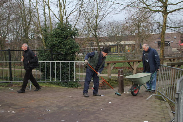 Opkuis kerstboomverbranding: Foto