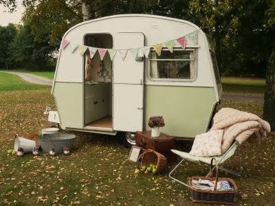 [iheartshabbychicvintagecaravan5_large%255B1%255D%255B4%255D.jpg]