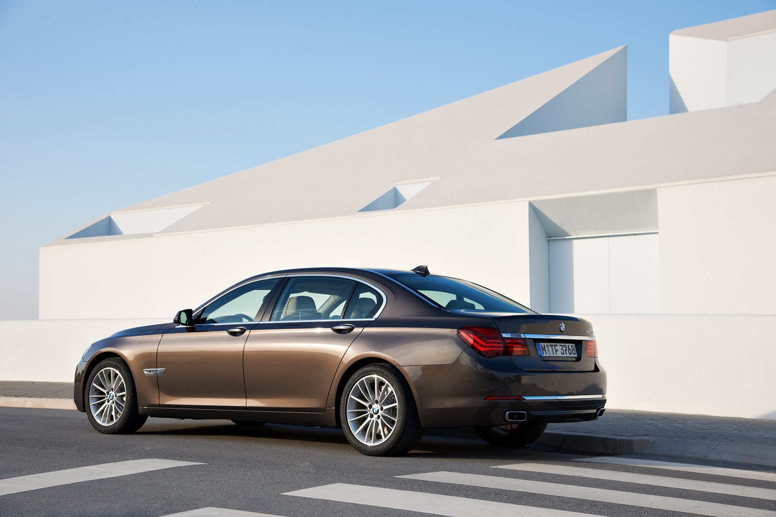 2013-BMW-7-Series-FL25[2].jpg
