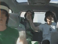 Eu e meus amigos ouvindo a música que gostamos...