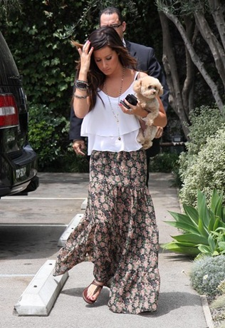 Ashley Tisdale Scott Speer Out West Hollywood TkDfRCwYPZEl