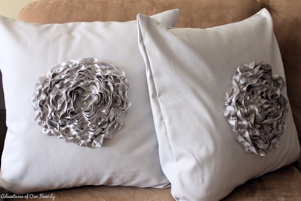 ruffled-ribbon-pillow
