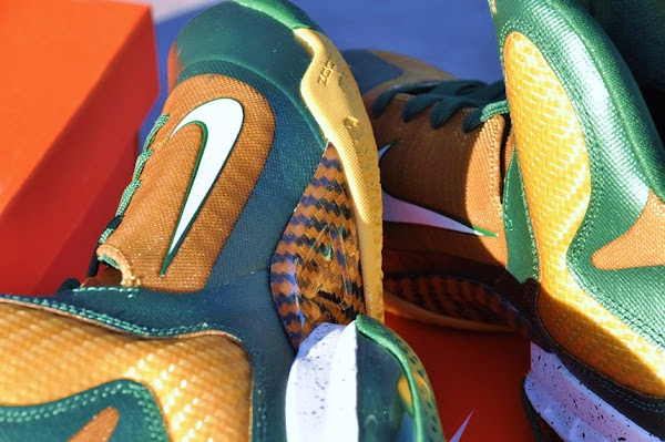 Nike LeBron 9 SVSM PEs 8211 Home amp Away 8211 Available on eBay Nike LeBron 9 SVSM PEs 8211 Home amp Away 8211 Available on eBay