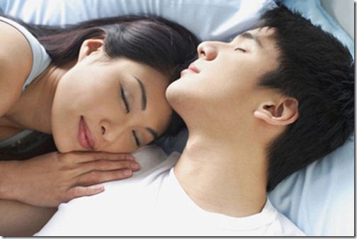 quan he tinh duc co loi cho suc khoe(1) Mặc quần lót khi quan hệ, liệu có thai không?