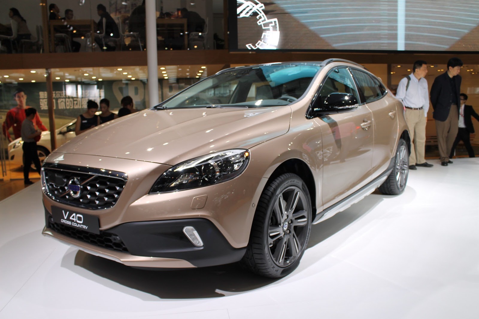[Volvo-V40-30%255B2%255D.jpg]