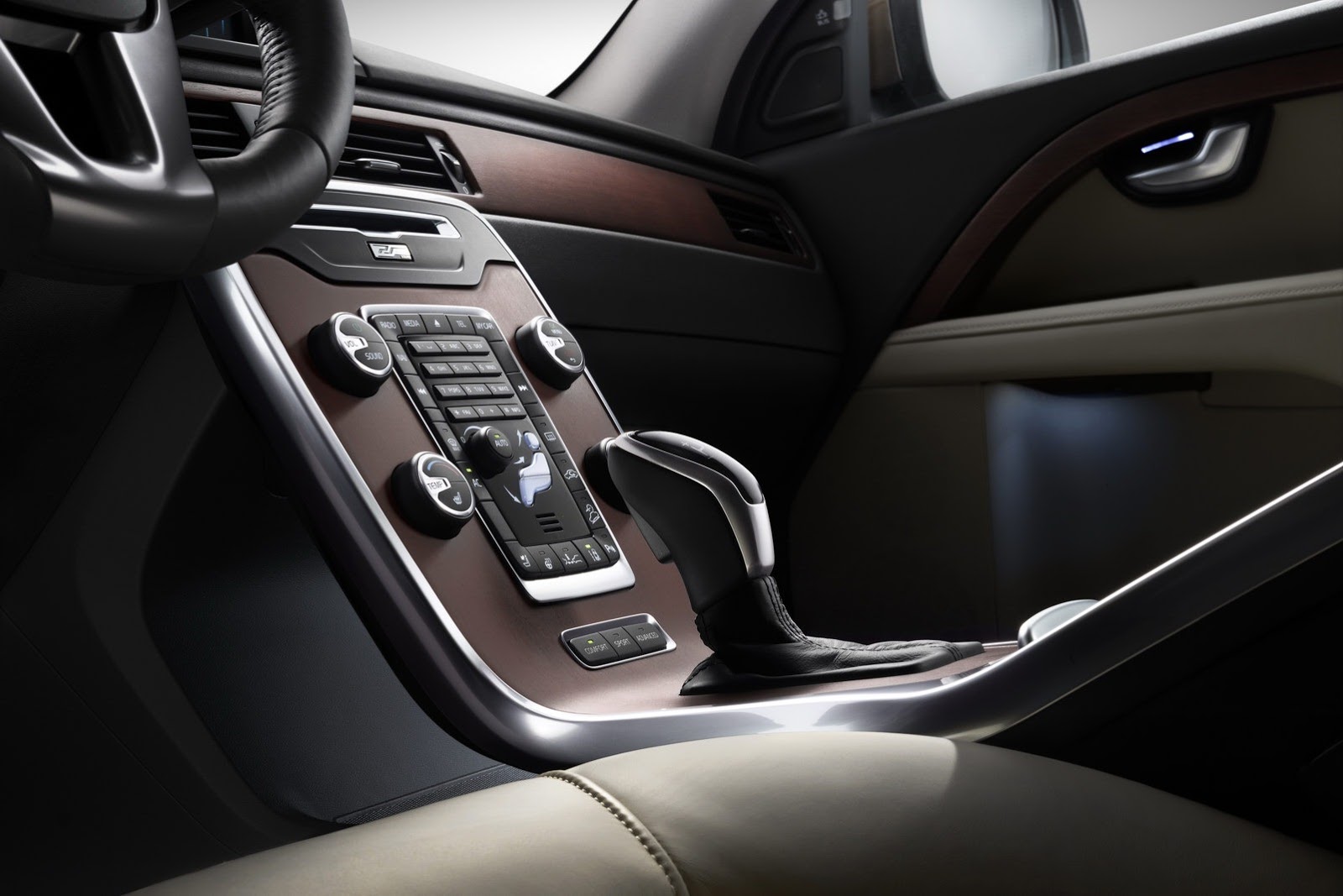 [2014-Volvo-S80-V70-XC70-18%255B2%255D.jpg]