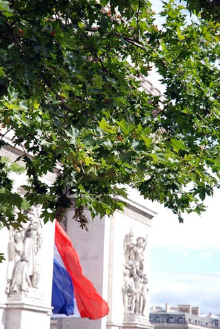 [Paris%2520%2526%2520Flag%25202%255B1%255D.jpg]