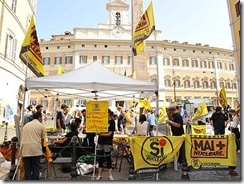 Roma 24 maggio 2011, manifestazione dei Verdi contro il nucleare in vista del referendum del 12 e 13 giugno. Assieme al presidente Angelo bonelli la presidente del Verdi giapponesi Satoko Watanabe 