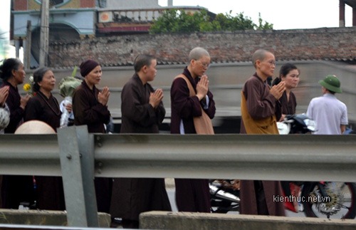 Hình ảnh mới nhất thầy Thích Tâm Mẫn ở Duy Tiên, Hà Nam images936373_5