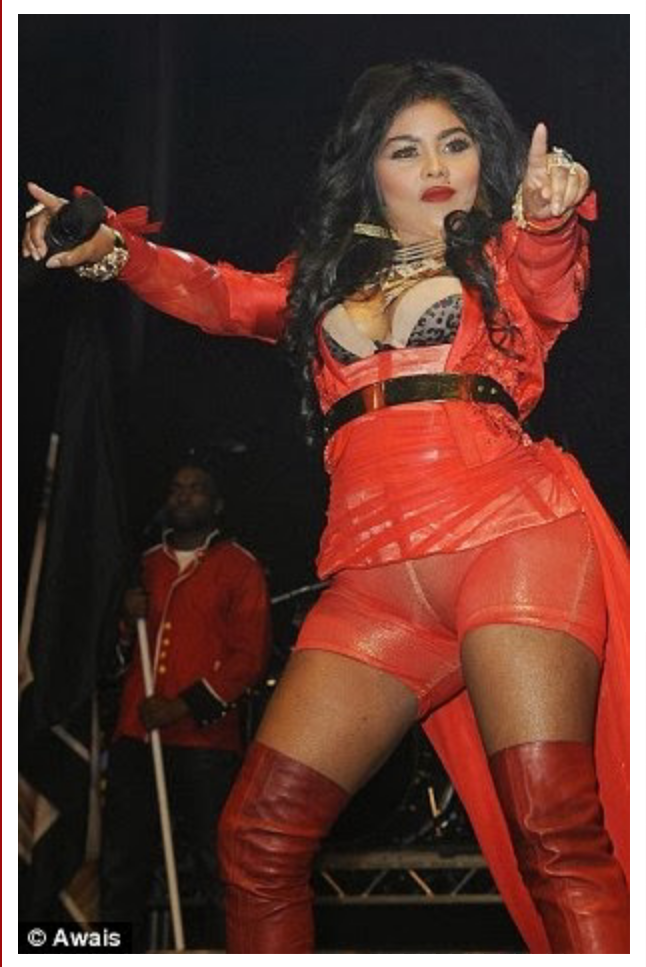 Rapper Lil Kim exposes some serious camel toe on stage (photos) .