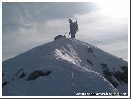 Corredor Noroeste (Izquierda) 300m AD  65º (Pico Serrato 2888m, Pirineos) (Javi) 2512