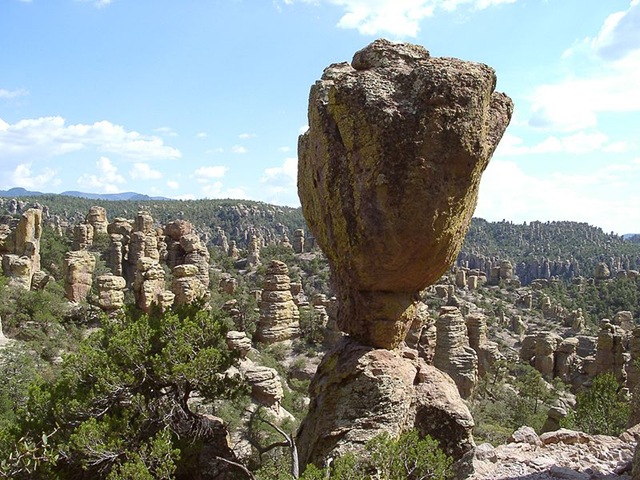 [Chiricahua_balanced_rock%255B3%255D.jpg]