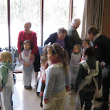 bezoek rusthuis kleuters 084.JPG