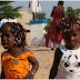 KALEMIE. LA BONANA, Enfants sur la plage. Radio Okapi/François-Xavier MYBE