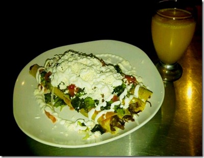 FLAUTAS de carne de res deshebrada FLAUTAS TONO