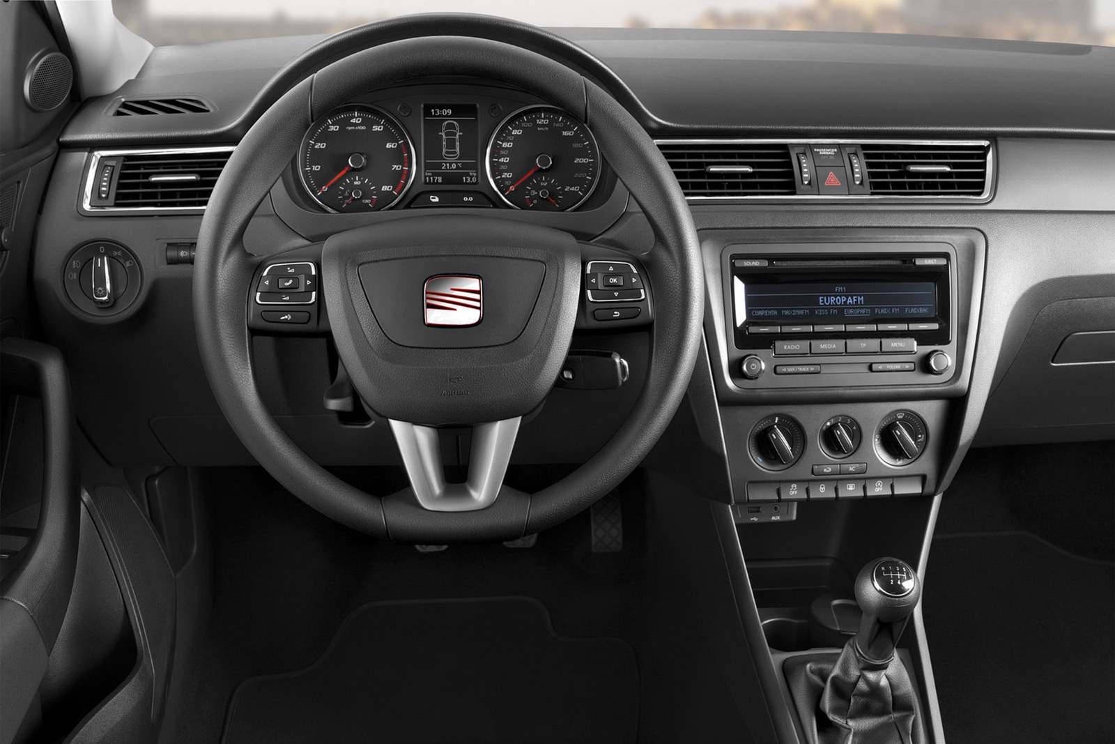[2013-Seat-Toledo-Sedan-43%255B2%255D.jpg]