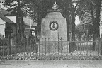 Kriegerdenkmal 1870/71 in Scharmbeck;<br />
aus J. Segelken "Heimatbuch", 1938