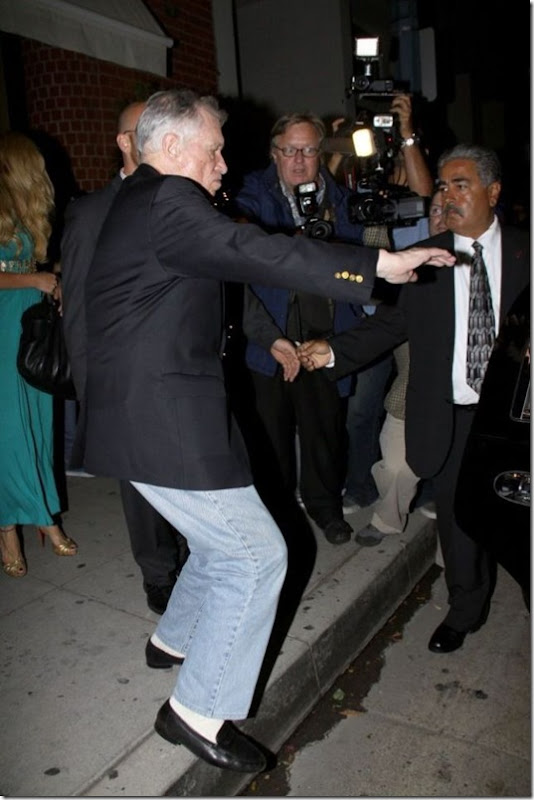 celebrities-falling-down-26