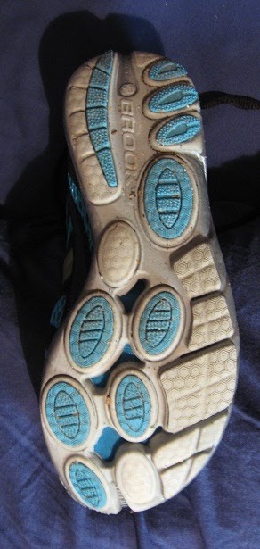 [brooks%2520pureconnect%25202%2520sole%2520and%2520split%2520toe%255B5%255D.jpg]