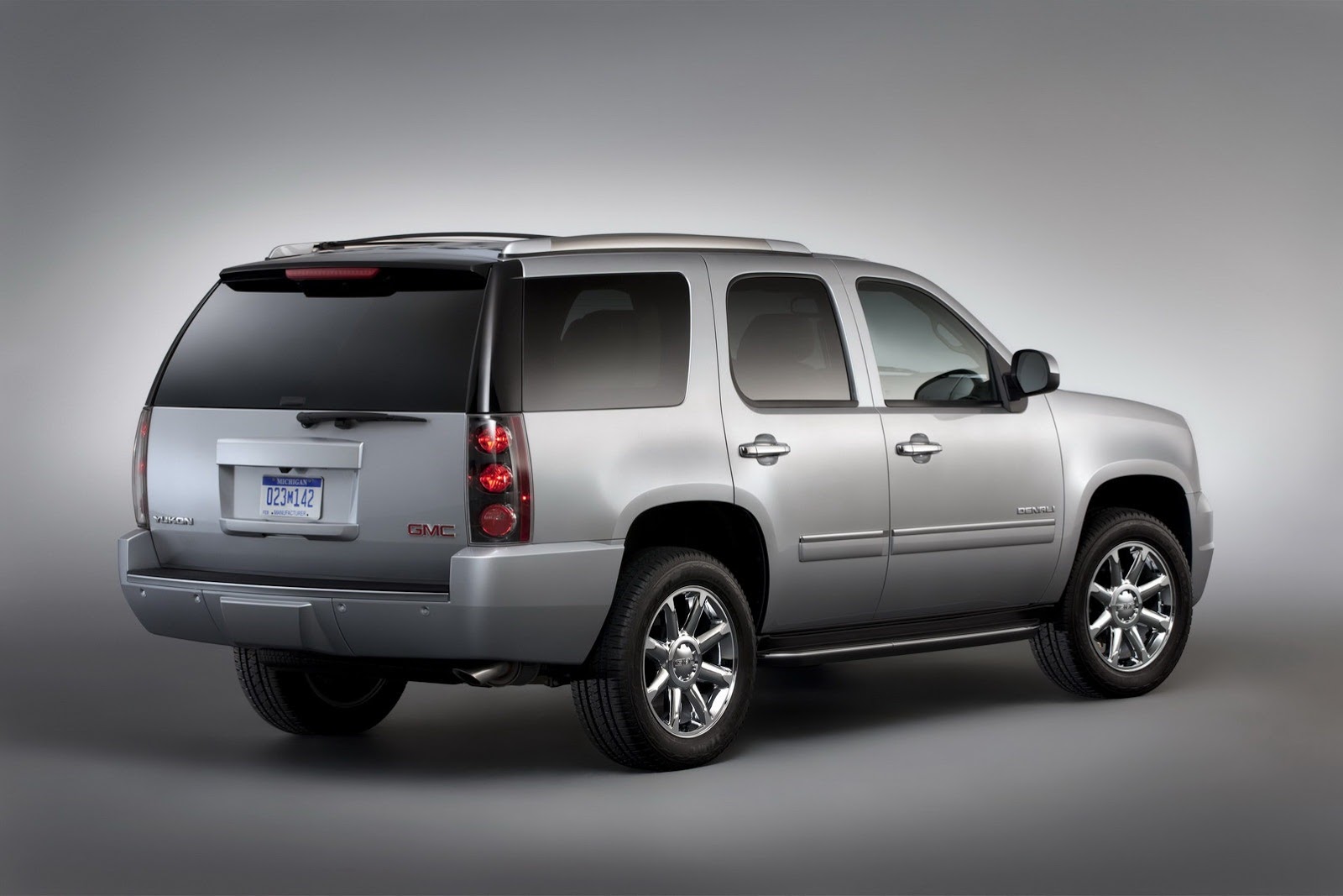 [2013-GMC-Yukon-Denali-009%255B2%255D.jpg]