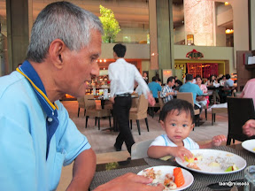 พู่กันฉลองวันเกิดยาย ตา