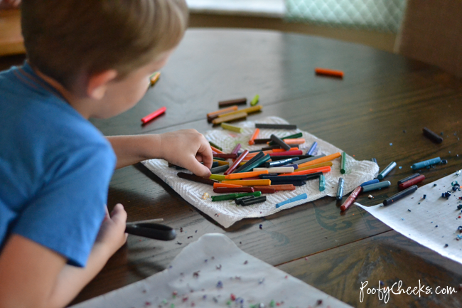 A great craft for using old crayons - Crayon 'Stained Glass' Art for Kidsq