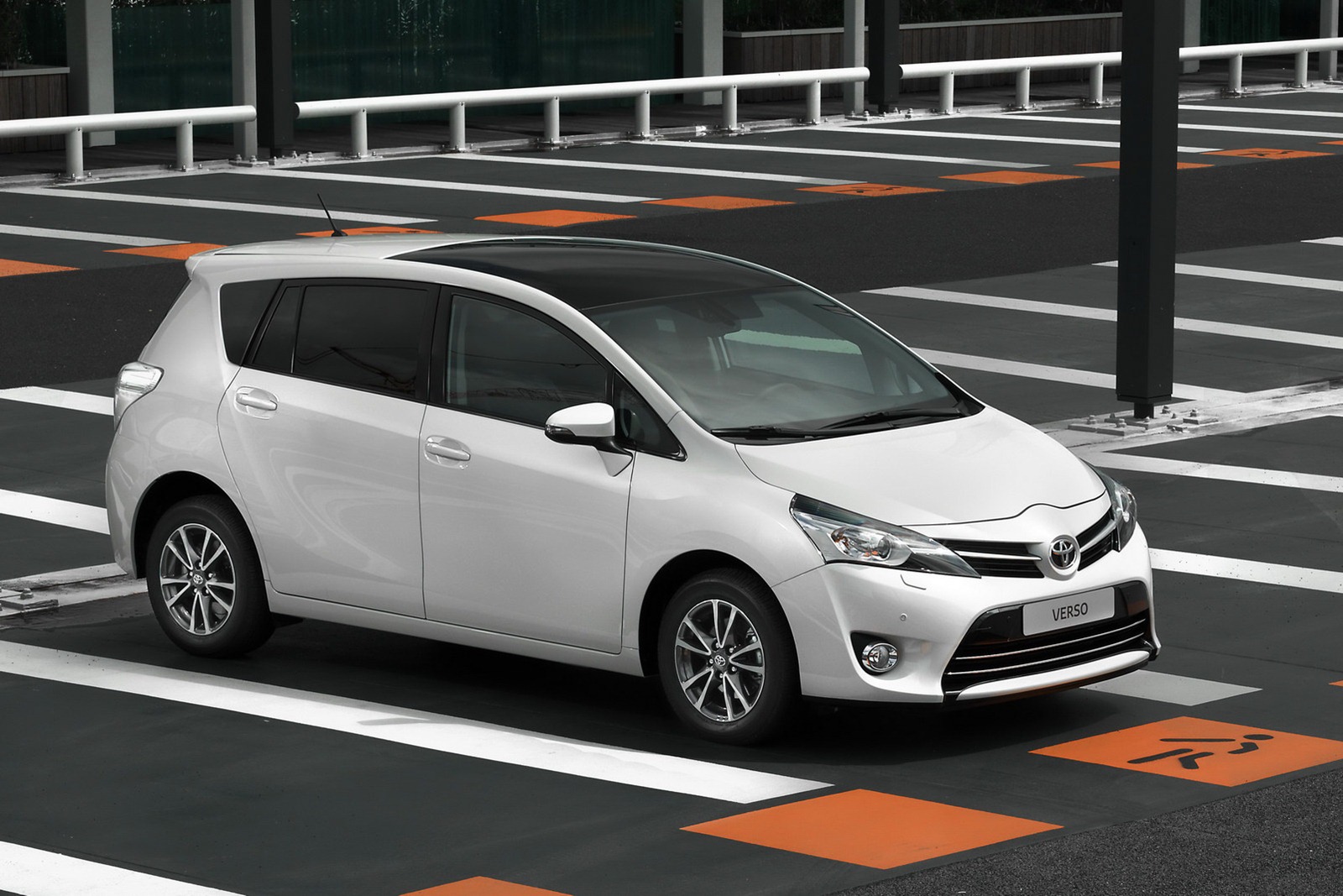 [2013-Toyota-Verso-FL-2%255B2%255D.jpg]