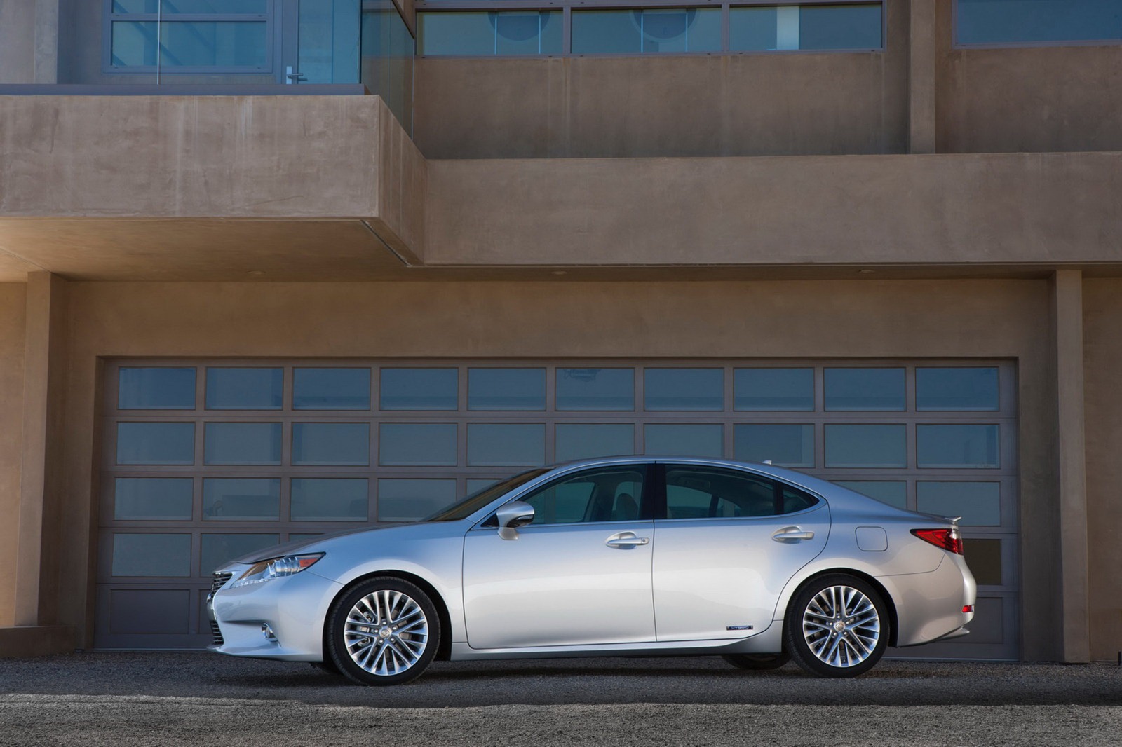 2013-Lexus-ES-3[2].jpg