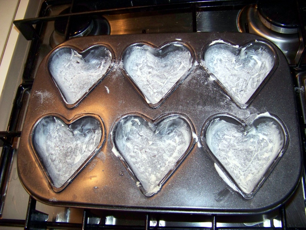 [muffin%2520cioccolato%2520ripieni%2520di%2520marmellata%2520di%2520fragole%2520e%2520cioccolato%2520%25285%2529%255B4%255D.jpg]