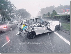 BEGINILAH keadaan kereta Perodua Viva yang remuk dalam nahas di MRR2