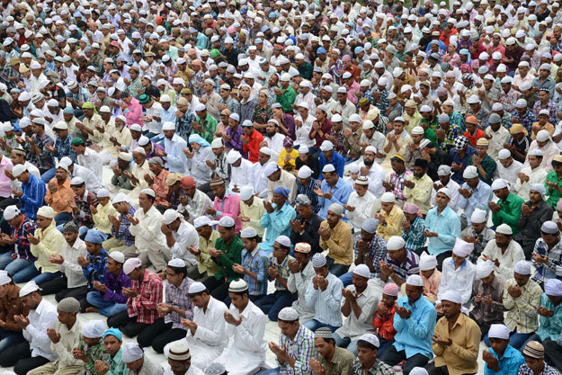 مظاهر عيد الفطر المبارك لعام 2013  فى العالم 