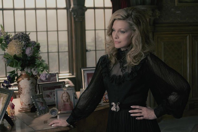 Dark Shadows new still 02