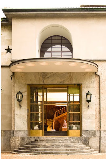 The entrance to the villa-I love how the steps echo the awning. The entrance to the villa-I love how the steps echo the awning.