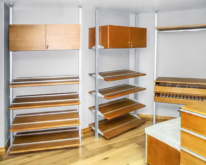 Vestidor Status en madera de encino precompuesto, basado en postes de aluminio y componentes: Alhajeros, zapateras, cajoneras, taburetes, entrepaños, camiseros, pantaloneros, maraca Orbis home