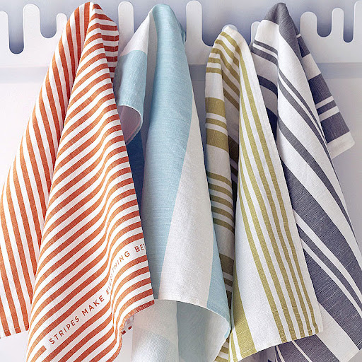 Cute dishtowels look great in most kitchens, and even better outside by the grill!
(lekkerhome.com) Cute dishtowels look great in most kitchens, and even better outside by the grill!
(lekkerhome.com)