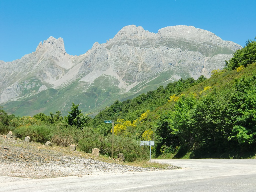 [picos_de_europa_desde_pto_pandetrave%255B1%255D.jpg]