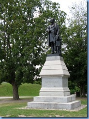 6177 Ottawa - Parliament Buildings grounds - statue of George-Étienne Cartier