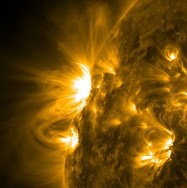 regiões ativas do Sol em ultravioleta