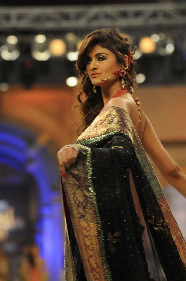 [Nomi-Ansari-at-Bridal-Couture-Week-2012-Mastitime247%255B5%255D.jpg]