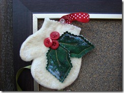mitten with holly