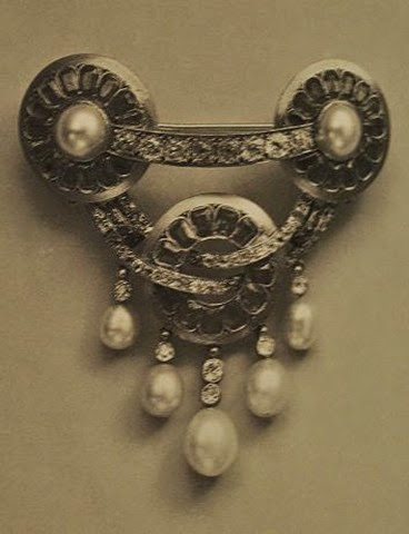 Broche de Perlas, diamantes  perteneció a la reina María Pía de Portugal.
