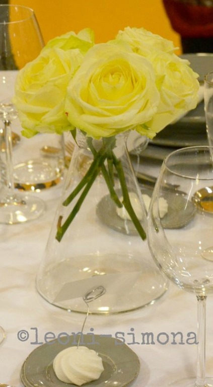 [centrotavola-rose-gialle-in-brocca-vetro%255B5%255D.jpg]