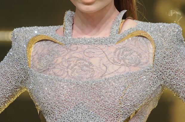[versace-details-haute-couture-sprg-2012-pfw6%255B6%255D.jpg]