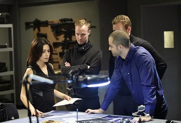 "Honor Among Thieves" -- Shaw (Sarah Shahi, left) joins a team of international thieves in order to keep tabs on the latest POI, but an unexpected turn of events puts her in danger of being detected by Samaritan, on PERSON OF INTEREST, Tuesday, Nov. 11 (10:01-11:00 PM, ET/PT) on the CBS Television Network.  Photo: John Paul Filo/CBS  Ã‚Â©2014 CBS Broadcasting Inc. All Rights Reserved.