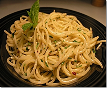 Spaghetti aglio olio e peperoncino 
